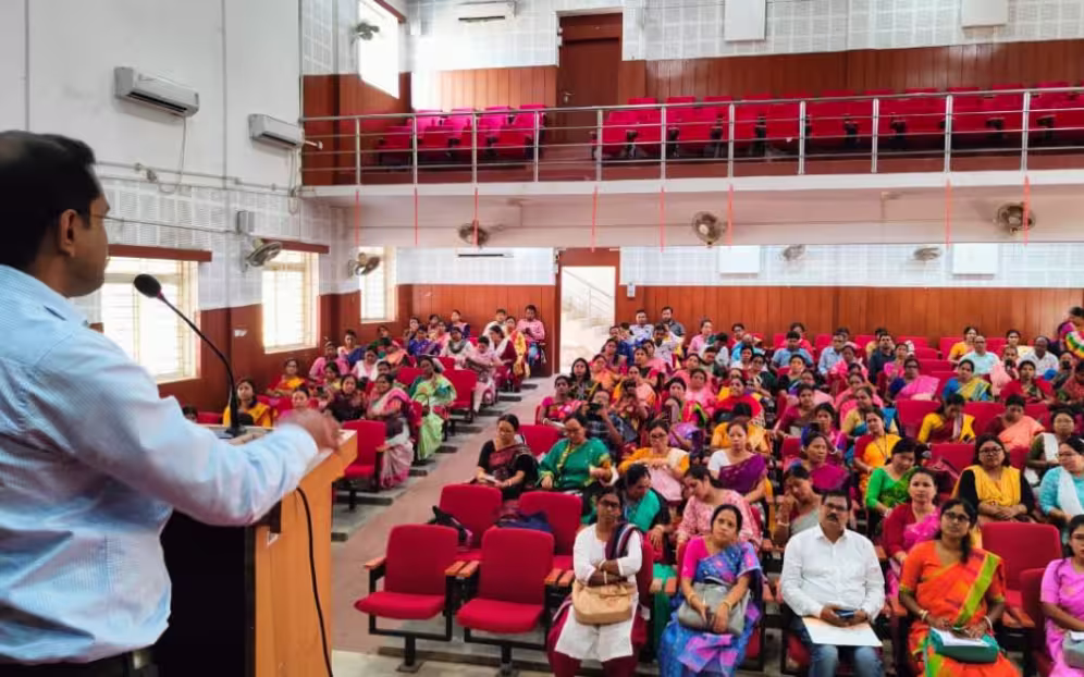 IAS Saju giving speech